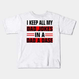 I KEEP ALL MY DAD JOKES IN A DAD A DASE Kids T-Shirt